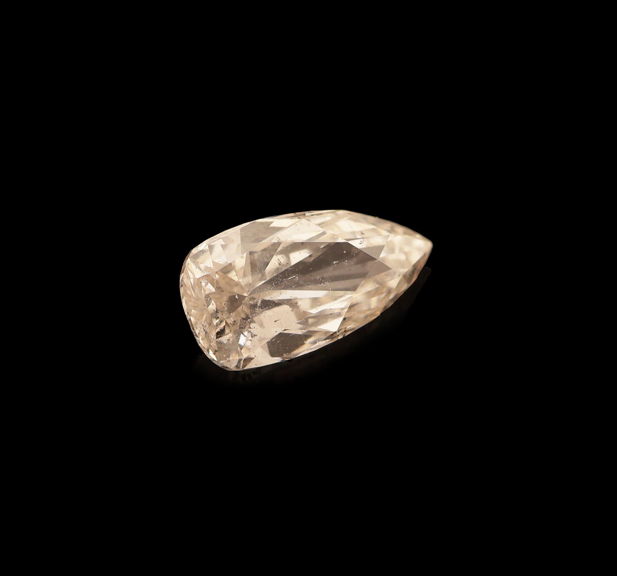 Detail a: Loser Diamant 0.71 ct, l. get. Weiß (I)/si 2, facett. Tropfen, ca. 7.89 x 41.14 x 2.79 mm, HRD-Report 09/2016