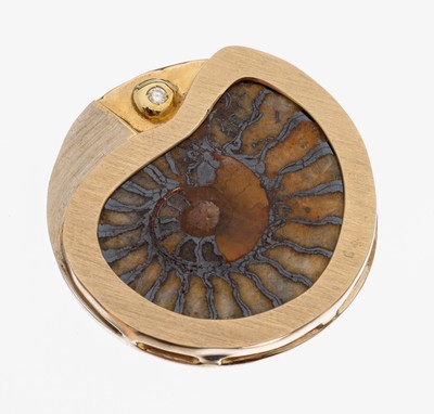Image 26949201 - 18 kt Gold Ammonit-Brillant-Anhänger, GG 750/000 gepr., part. sat., ...