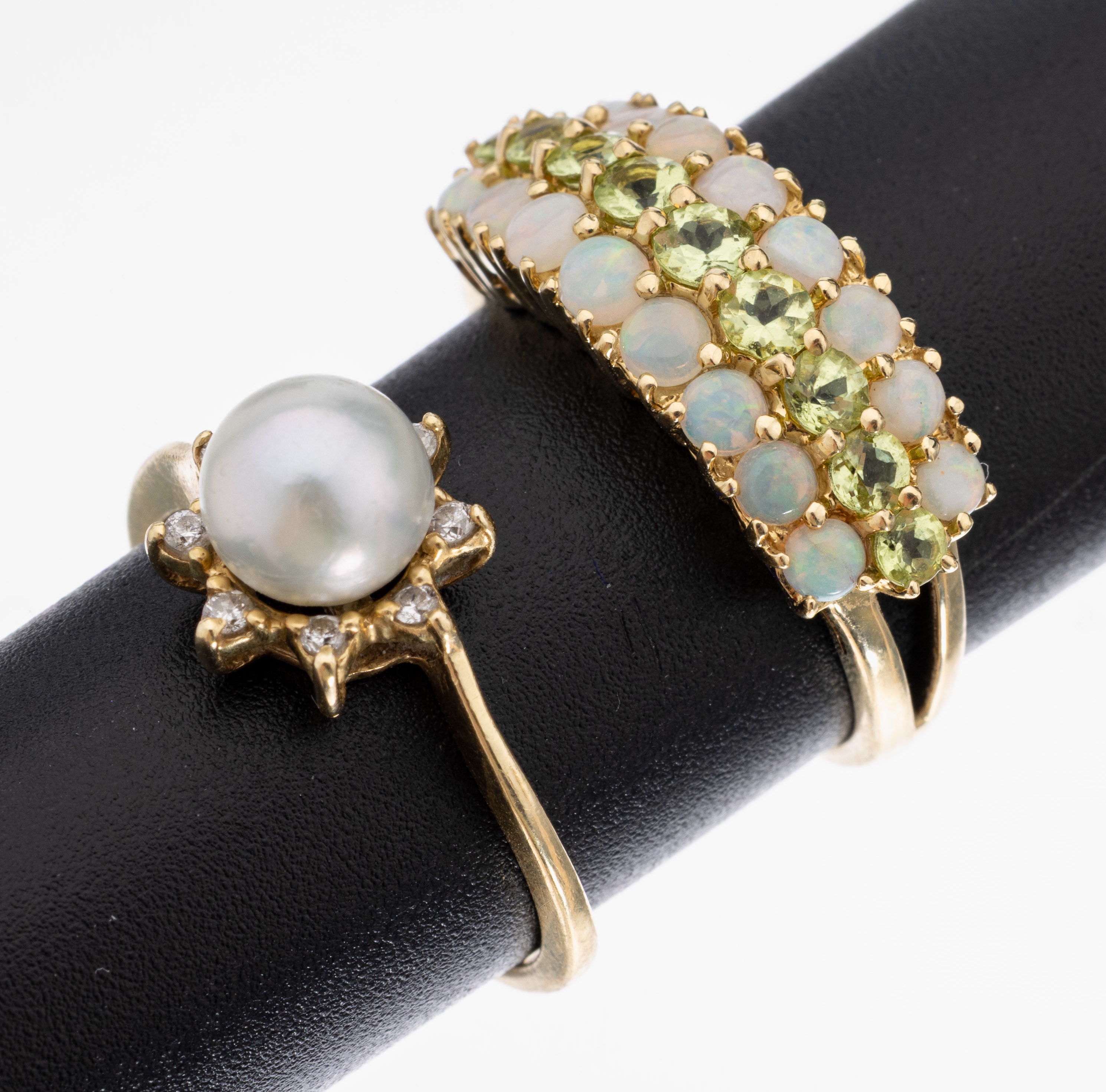 Konvolut 2 14 kt Gold Ringe, GG 585/000, 1 x 1 Zuchtperle Durchm. ca. 6.8 mm, 8 Brillanten zus. ca. 0.08 ct Weiß/p, ca. 2.4 g, RW 54; 1 x 9 ...