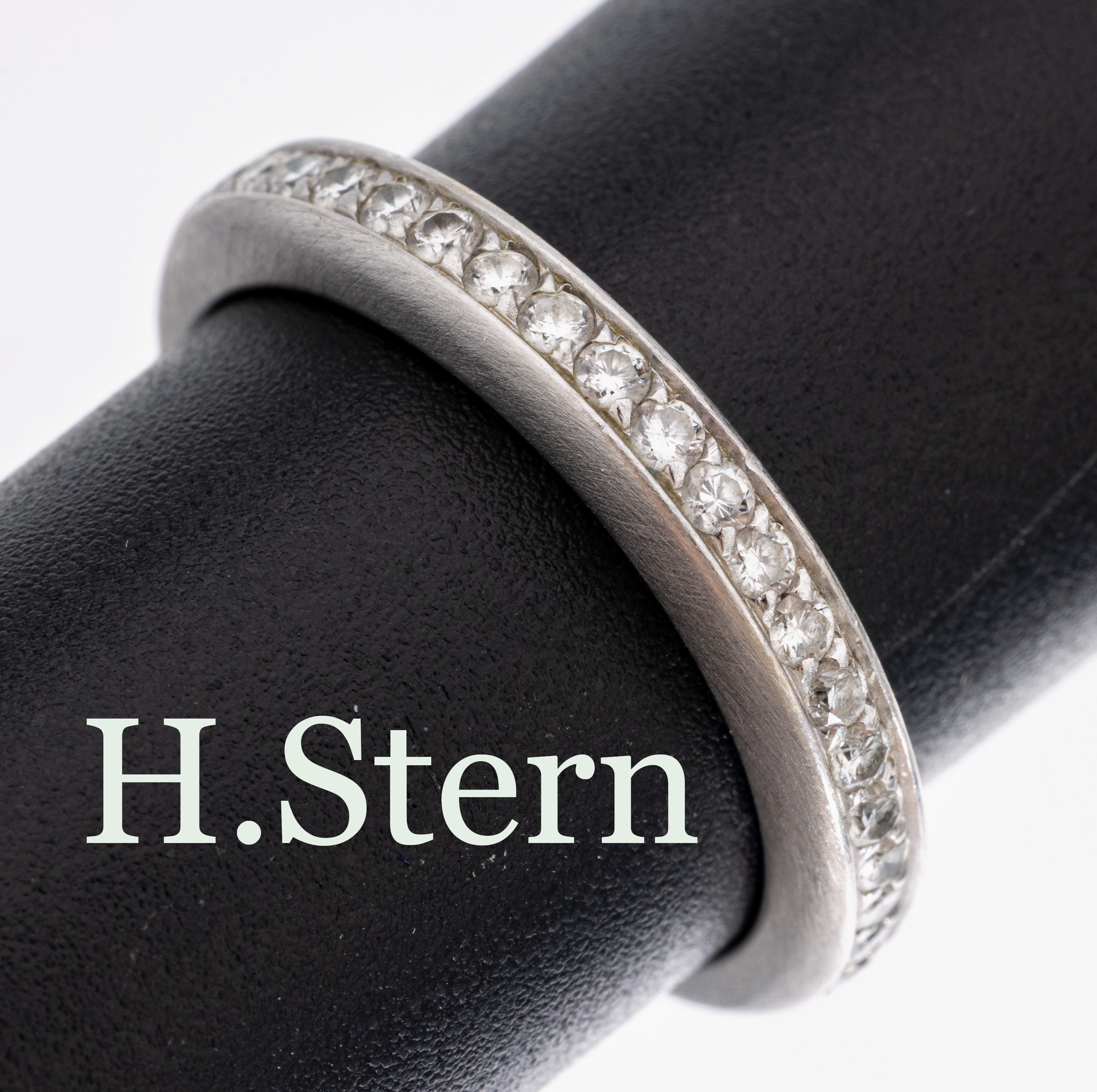 18 kt Gold H. STERN Brillant-Ring, WG 750/000, 20 Brillanten zus. ca. 0.20 ct Weiß/si, Signatur, ca. 3.6 g, RW 53
