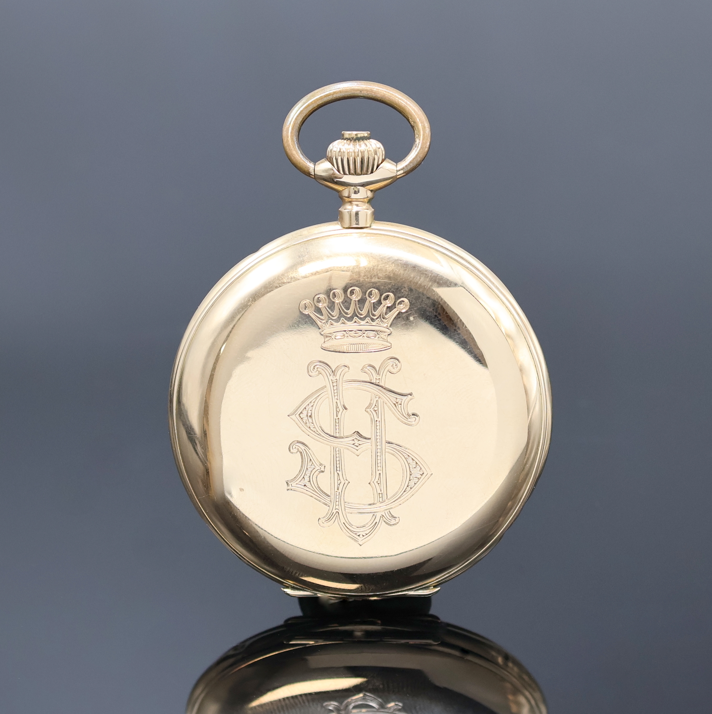 Detail a: UNICUM Herrensavonette in GG 585/000, Hausmarke der Firma Moritz Kohn Berlin, um 1910, glattes Geh. dell., Sprungdeckel m. Monogramm, Metallcuvette, ...