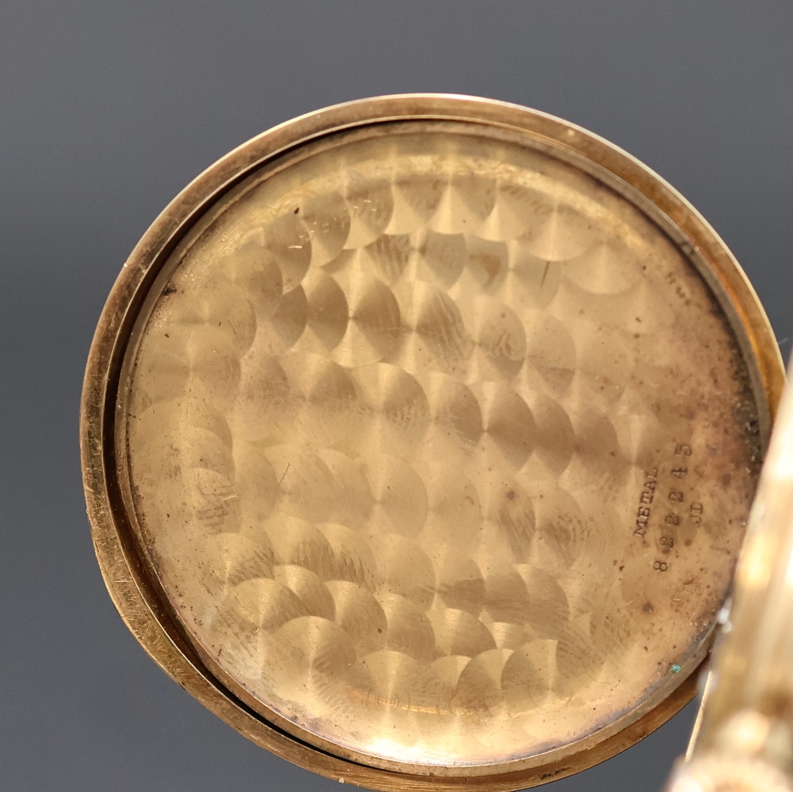 Detail f: UNICUM Herrensavonette in GG 585/000, Hausmarke der Firma Moritz Kohn Berlin, um 1910, glattes Geh. dell., Sprungdeckel m. Monogramm, Metallcuvette, ...