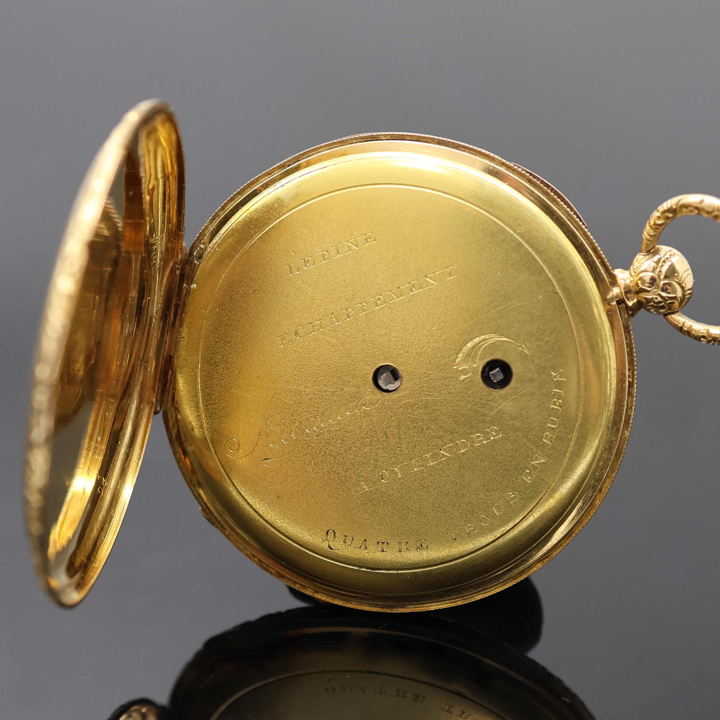 Detail c: Offene Herrentaschenuhr in GG 750/000, Schweiz um 1840, floral grav. u. guill. Geh. dell., verg. Cuvette, sign., vers. Zifferbl. m. röm. Zahlen, ...