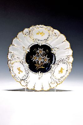 Image 26949674 - Prunkteller, Meissen, Pfeifferzeit um 1924-33, 1. Wahl, reliefiert und reich ...