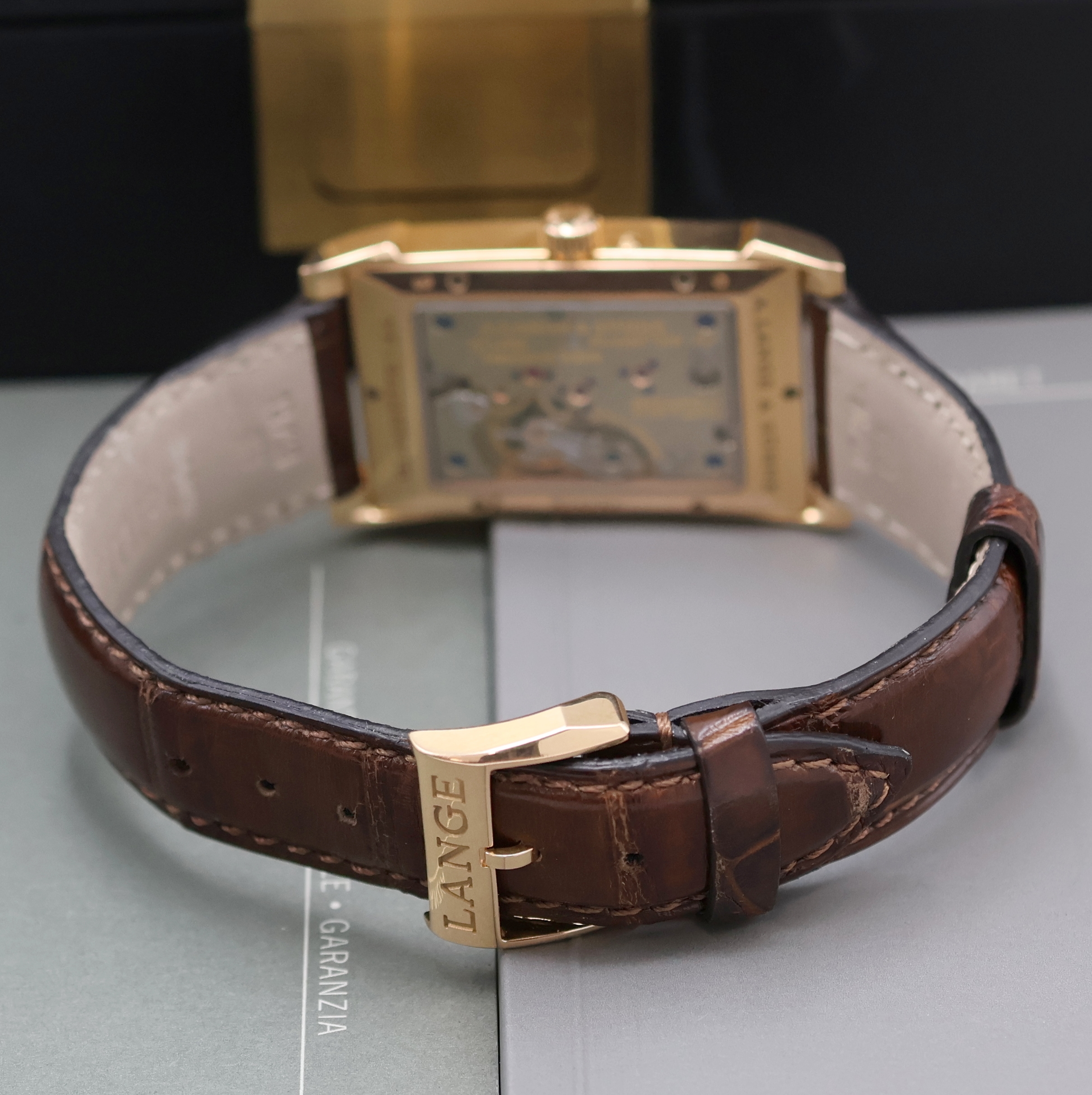 Detail b: A. LANGE & SÖHNE feine Herrenarmbanduhr Cabaret Referenz 107.031 in RoseG 750/000, Deutschland verk. lt. beil. Pap. 12/2000, Handaufzug, 2-teiliges, ...