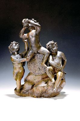 Image Monogrammist M.C., Bronzeskulptur, um 1900, drei Bacchanten um ein Fass, lebhafte ...