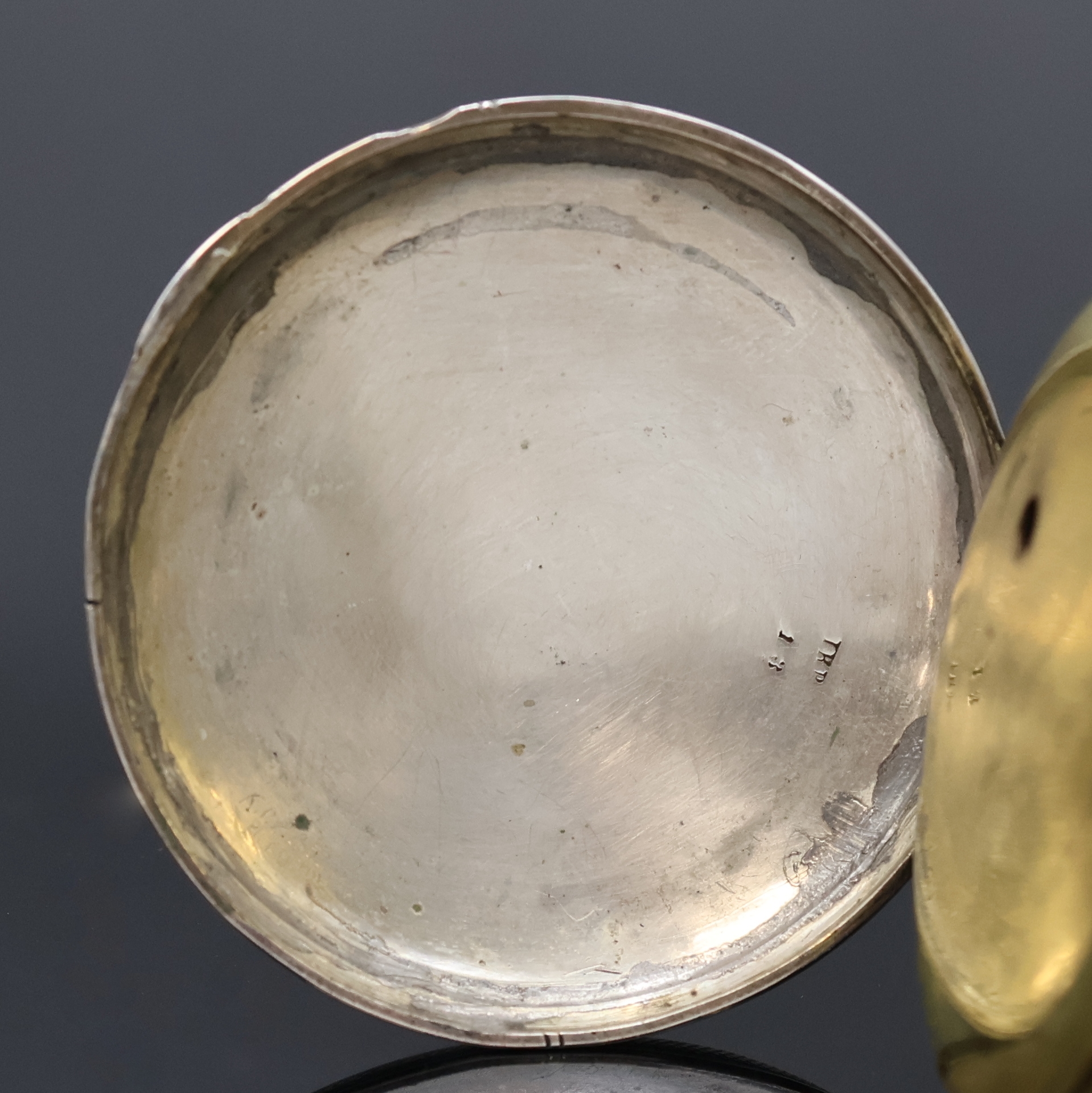Detail b: DEVAULX offene Französische Taschenuhr mit Schlagwerk in Silber, Frankreich um 1830, Schlüsselaufzug, guill. Geh. leicht dell., verg. Cuvette, ...