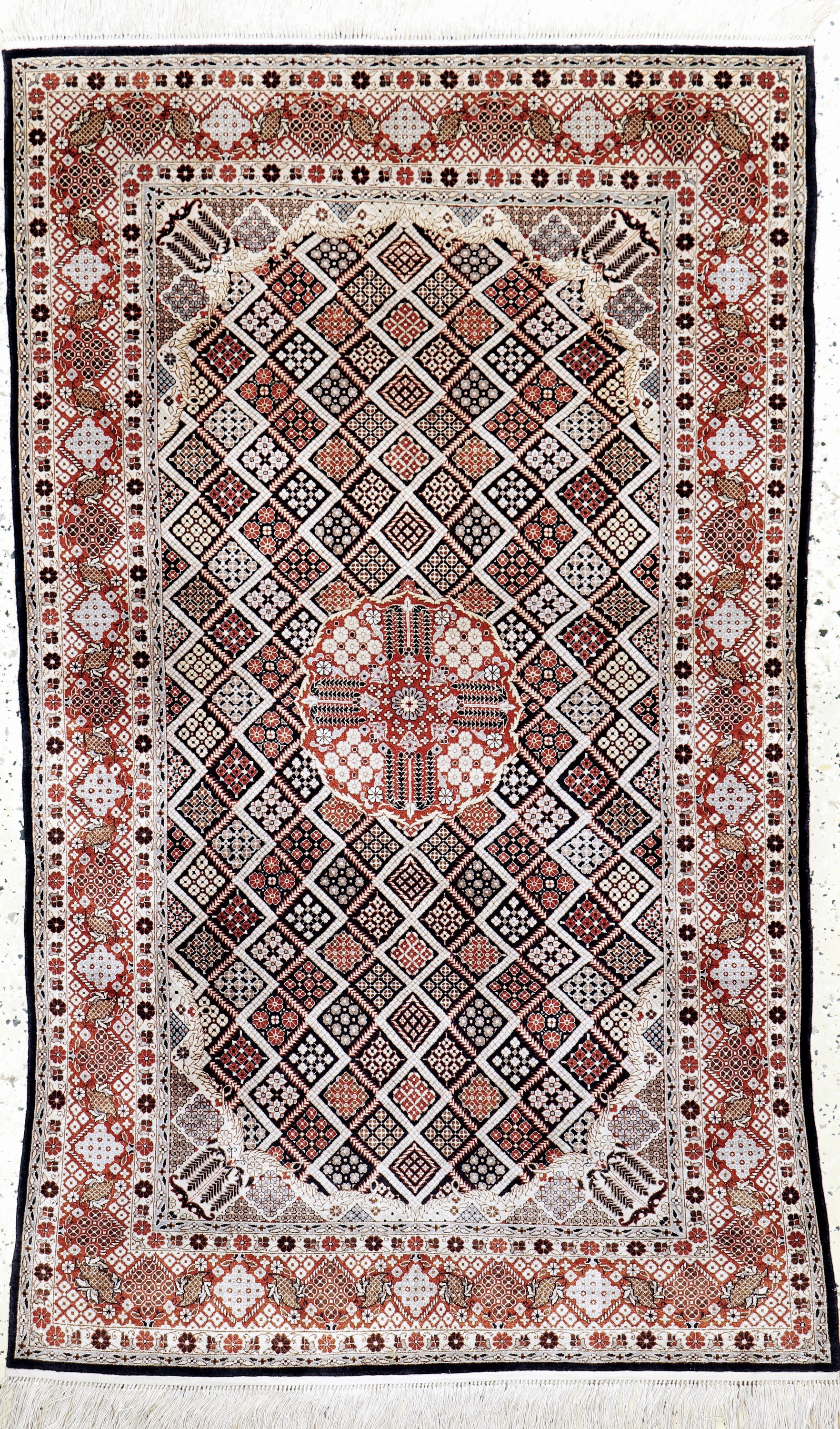 Hereke Seide fein, China, Mitte 20.Jhd, reine Naturseide, ca. 155 x 95 cm, ca. 1,0 Mio. Kn/qm, EHZ: 2