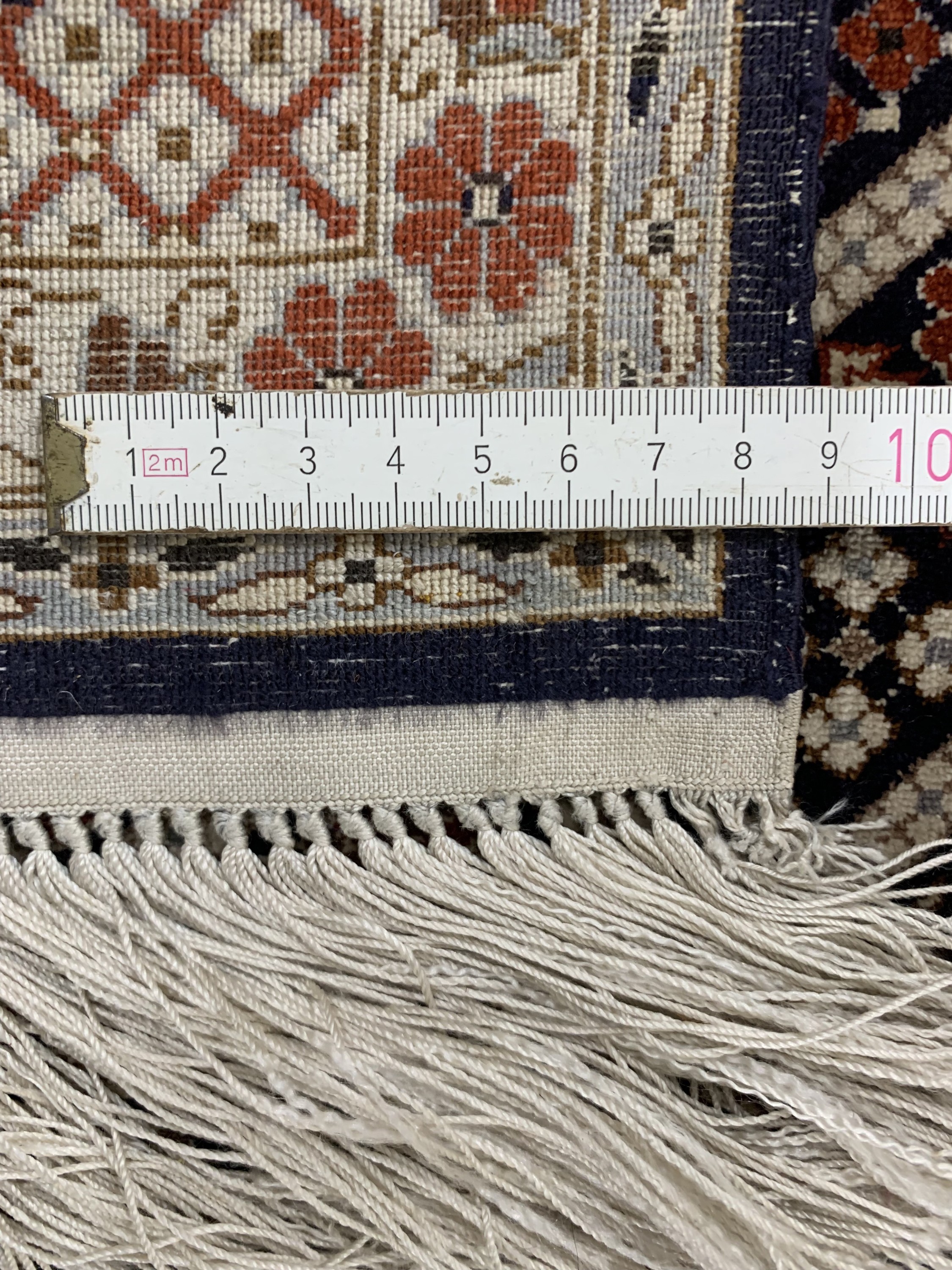 Detail e: Hereke Seide fein, China, Mitte 20.Jhd, reine Naturseide, ca. 155 x 95 cm, ca. 1,0 Mio. Kn/qm, EHZ: 2