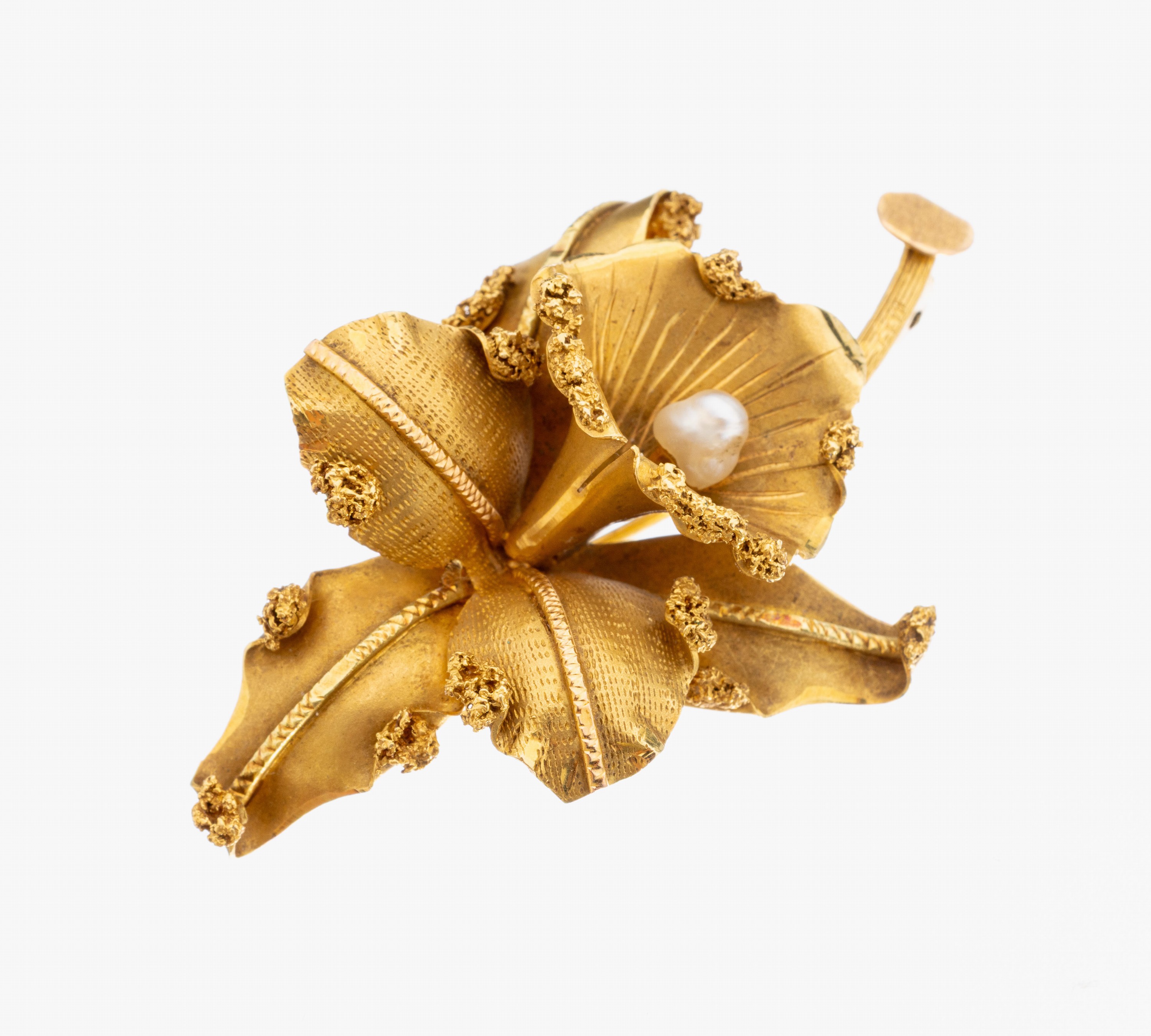 18 kt Gold Perl-Brosche, GG 750/000, Darstellung einer Orchidee, Oberfläche part. strukt., kl. unrunde Zuchtperle, ca. 5 x 3.5 cm, ca. 10.4 g