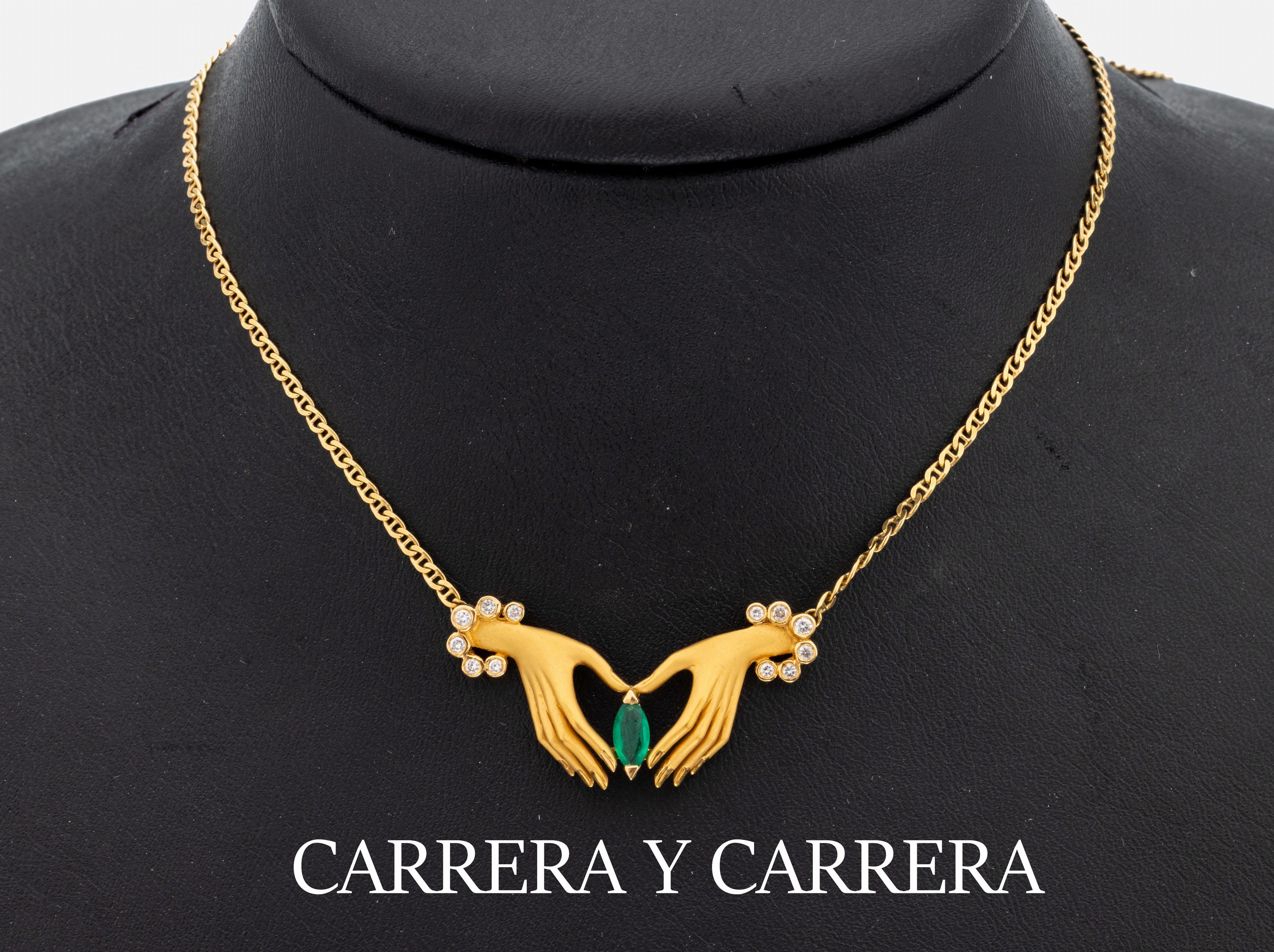 18 kt Gold CARRERA Y CARRERA Smaragd-Brillant-Collier, GG 750/000, Mittelteil 2 sat. Hände, 1 Smaragd-Navette ca. 0.18 ct, 12 Brillanten zus. ca. ...