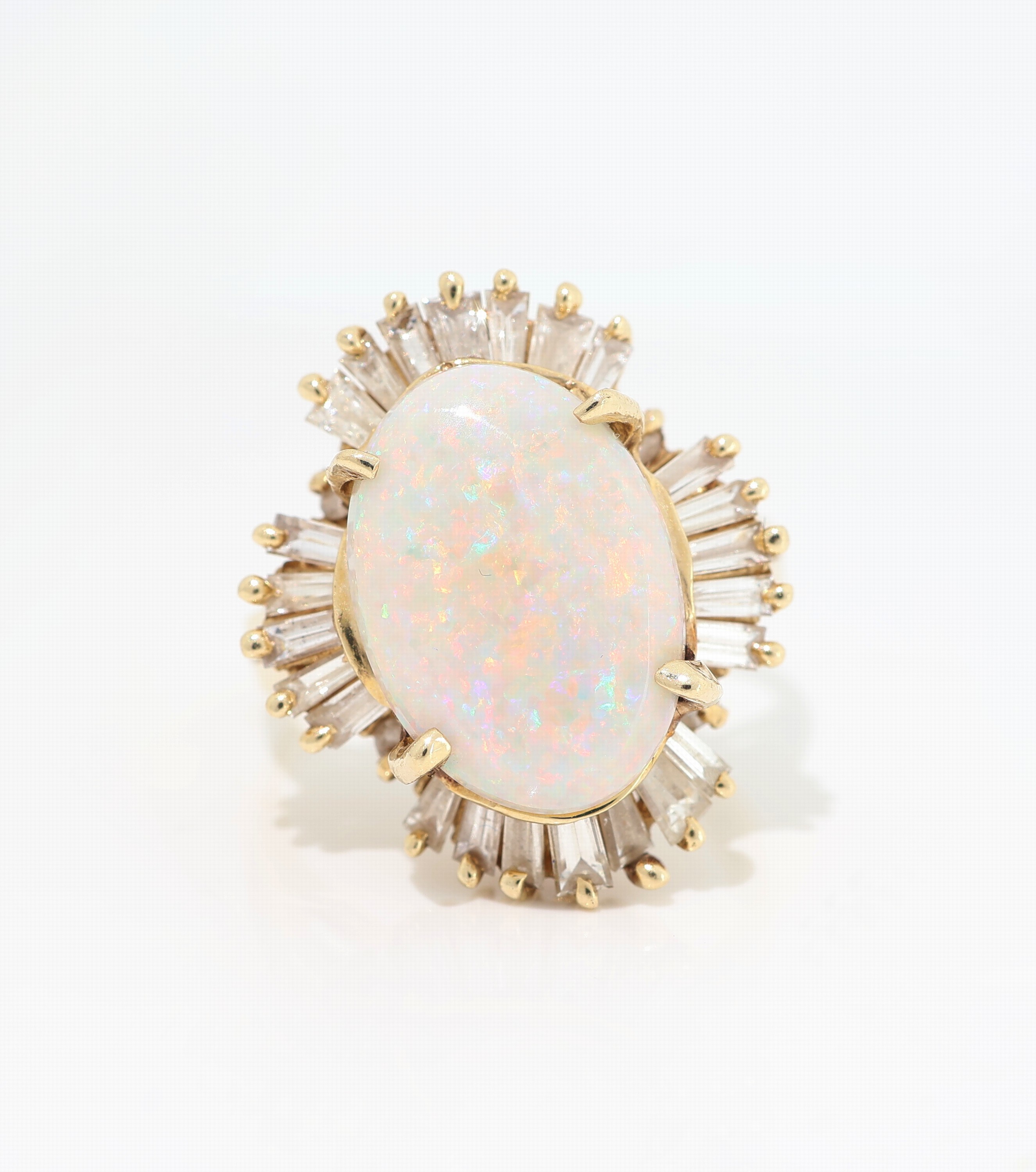 Detail a: 14 kt Gold Opal-Diamant-Ring, GG 585/000, mittig ovaler Opal-Cabochon ca. 3.80 ct, umgeben von 24 Diamant-Trapezen und 4 Brillanten zus. ca. 1.0 ct ...