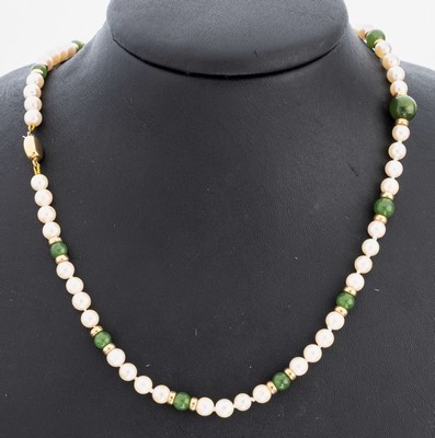 Image 26950282 - 18 kt Gold Zuchtperl-Jade-Collier, GG 750/000, Zuchtperlen, D. ca. 3.6 mm, Jadekugeln, ...