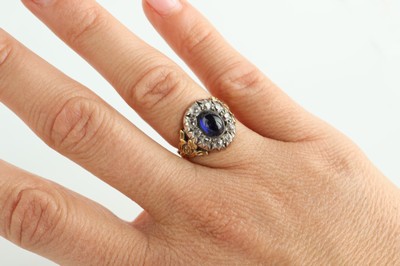 26950284c - 14 kt Gold Saphir-Diamant-Ring, um 1880-90, GG 585/000 gepr., Ringkopf zeittyp. in ...