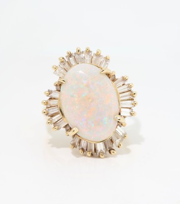 26950285a - 14 kt Gold Opal-Diamant-Ring, GG 585/000, mittig ovaler Opal-Cabochon ca. 3.80 ct, ...