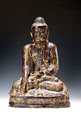 Image 26950394 - Buddha, Burma, 2. Hälfte 19. Jh., Bronze, Inschrift am unteren Rand: Schenkung des ...