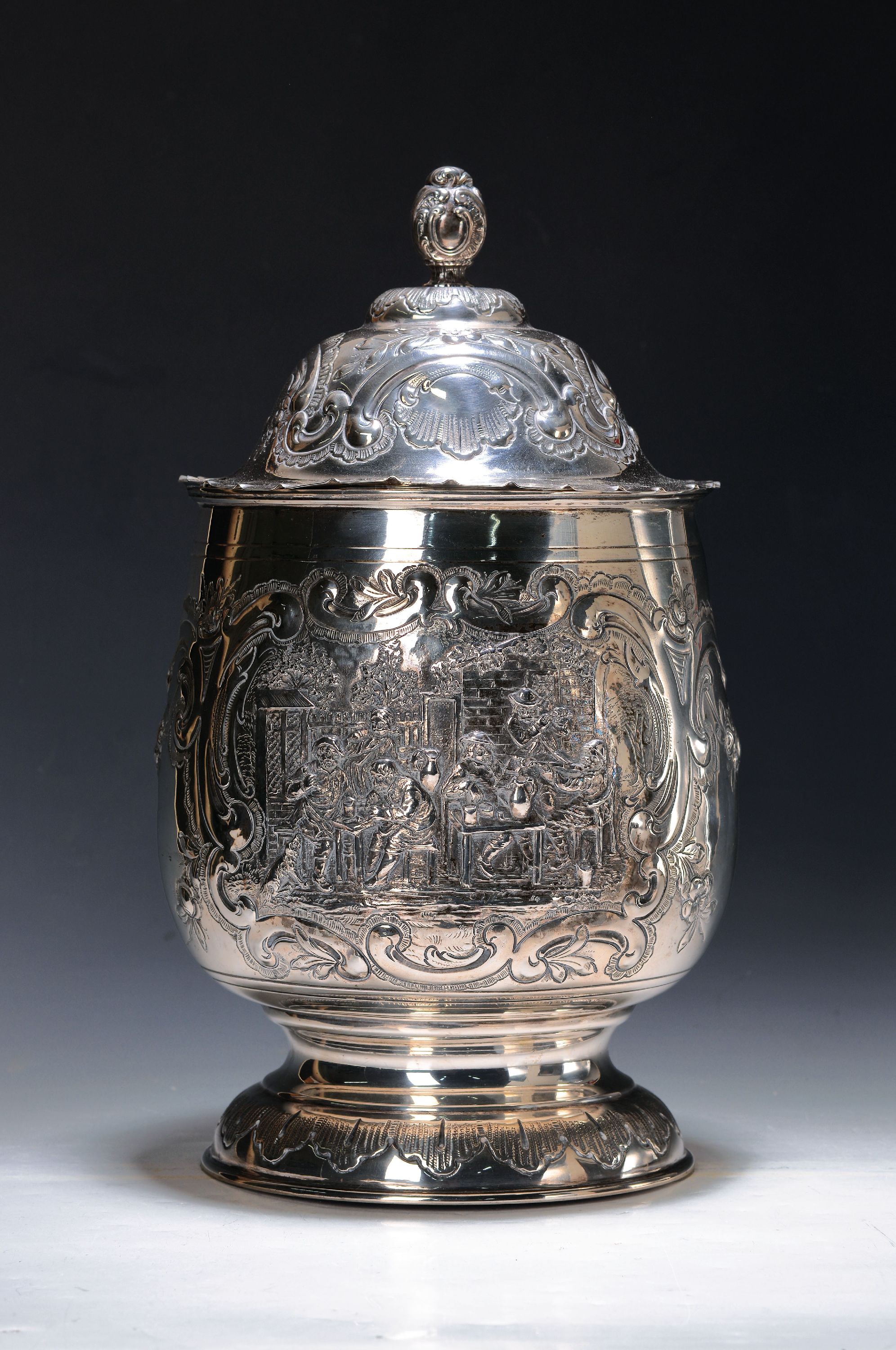 Große Bowle, Silber, Adolf Mayer Senior, Frankfurt/Main, 20er Jahre, Barockstil, mit Blumendekor und Wirtshausszenen, ca. 2385 g, innen vergoldet, ...