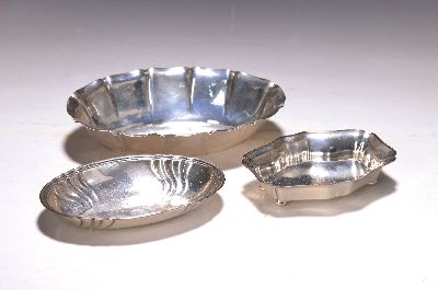 Image Zwei ovale Schälchen, deutsch, 800 und 835er Silber, Mitte 20. Jh., zwei ...
