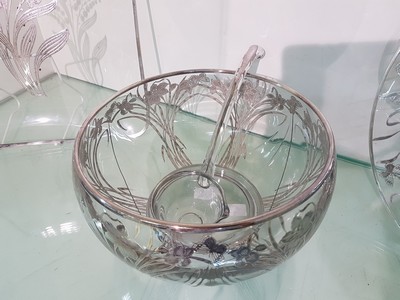 26950730b - Bowle/Schale mit Presentoir, Silver-Overlay, wohl um 1900/10, farbloses Glas, mit ...