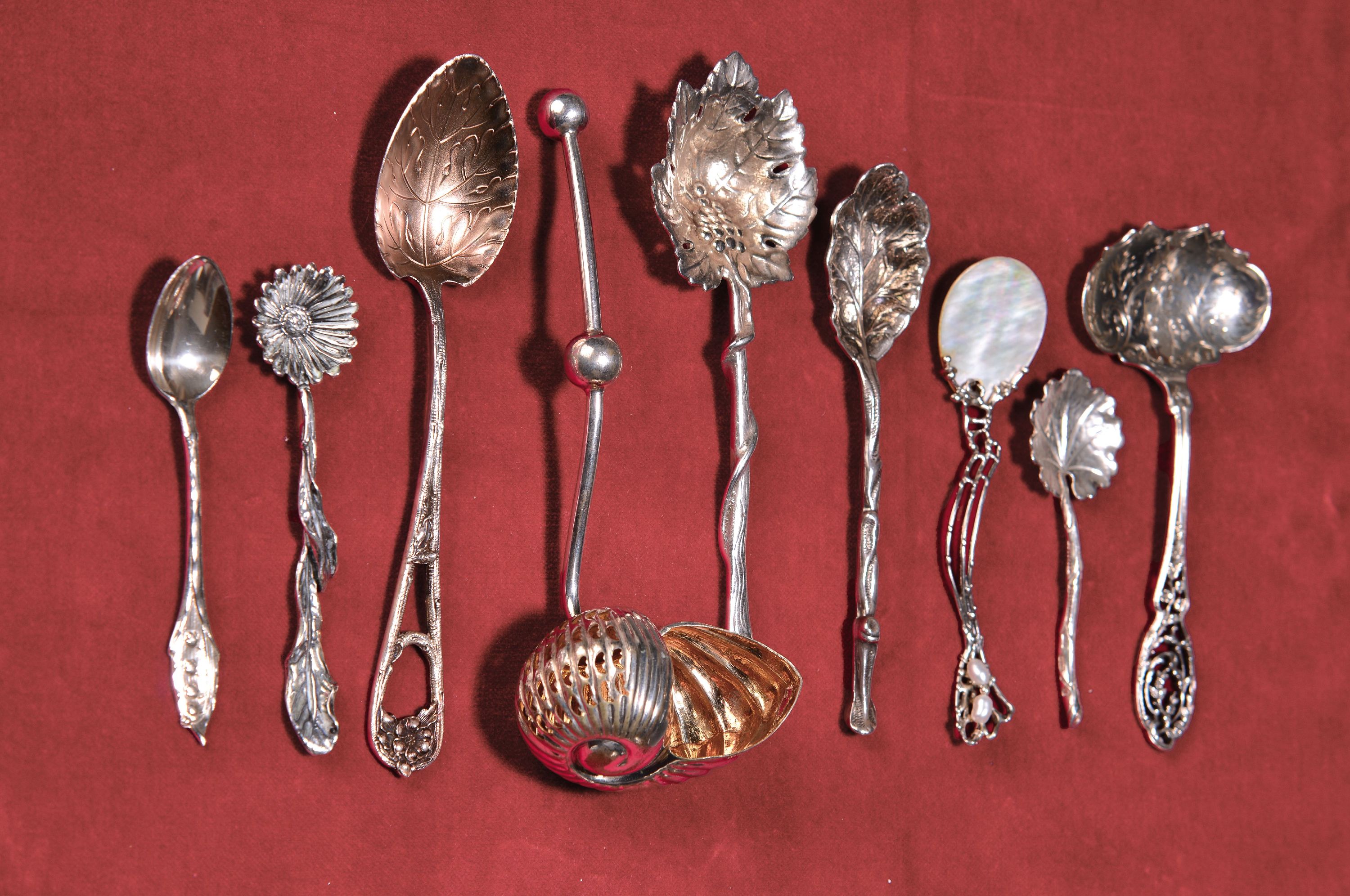 Detail a: Kleine 13tlg. Silberlöffelsammlung, um 1900 - Mitte 20. Jh., u.a. 5 Mokkalöffel Koch & Bergfeld mit Maiglöckchendekor, Sterling, Streulöffel mit ...