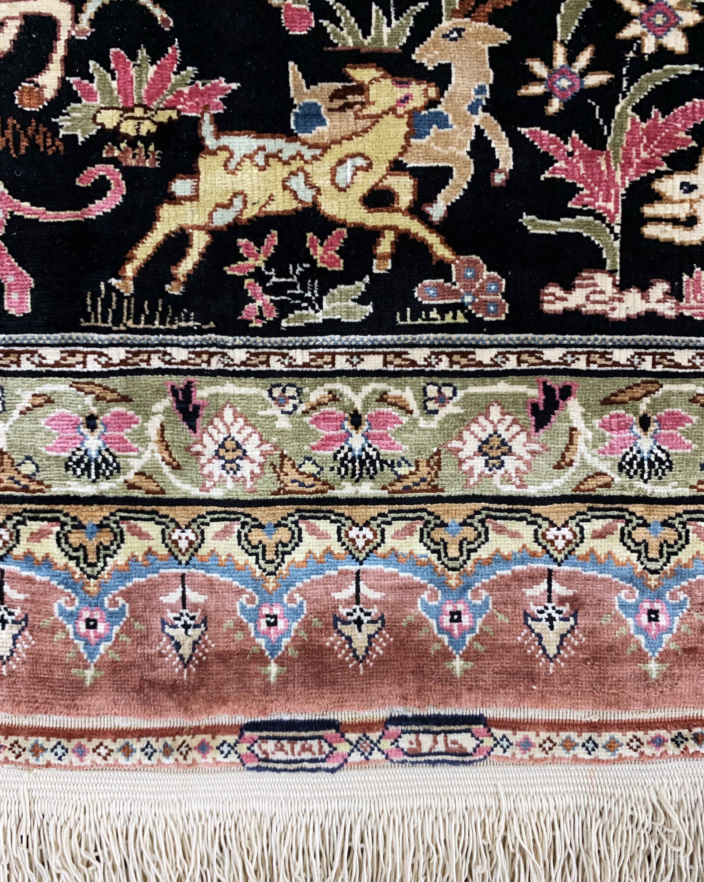 Detail c: Hereke Seide sehr fein(13 x 13), sign, Türkei, Mitte 20.Jhd., reine Naturseide, ca. 72 x 64 cm, ca. 1,7 Mio. Kn/qm, EHZ: 2