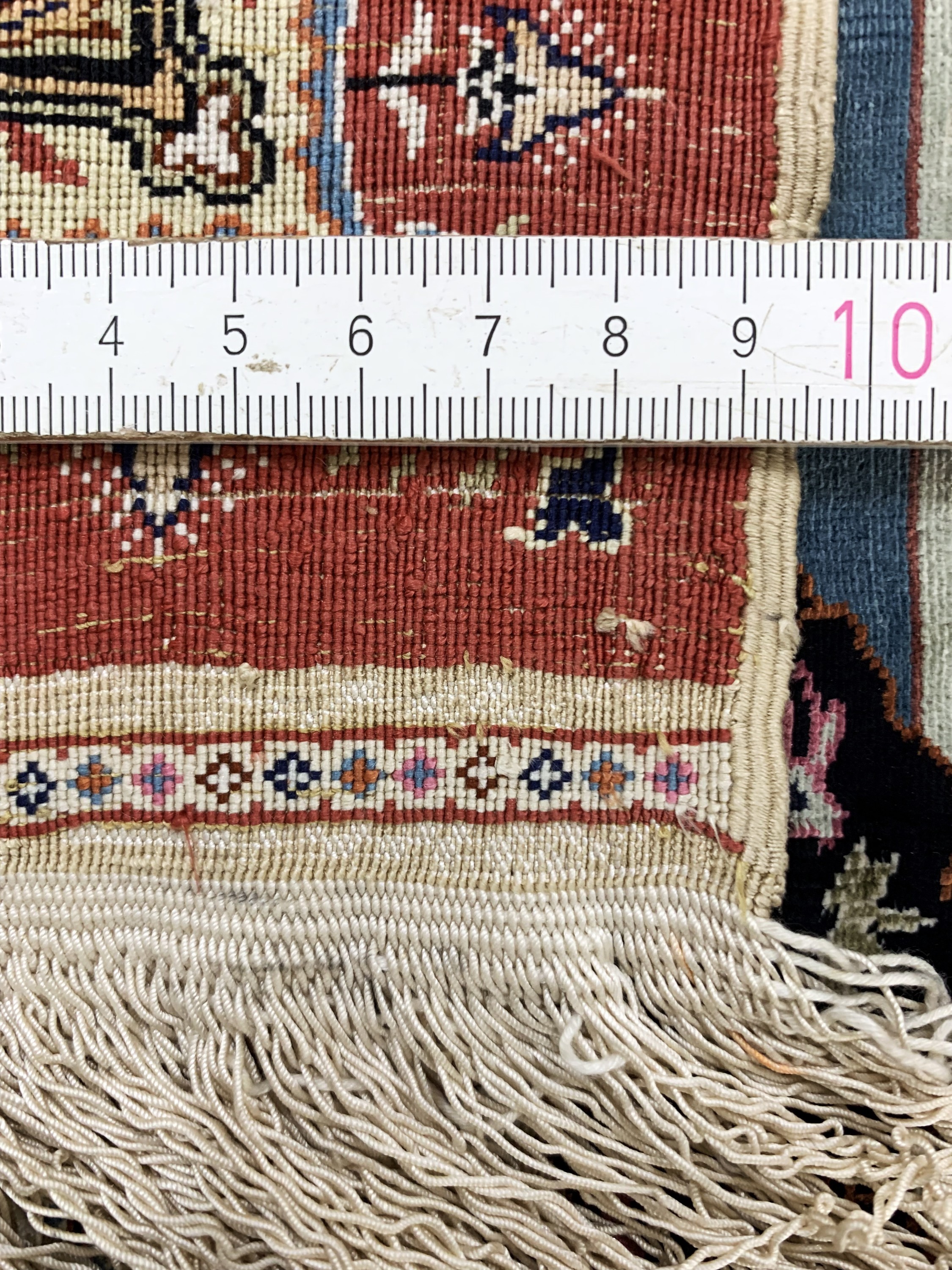 Detail g: Hereke Seide sehr fein(13 x 13), sign, Türkei, Mitte 20.Jhd., reine Naturseide, ca. 72 x 64 cm, ca. 1,7 Mio. Kn/qm, EHZ: 2