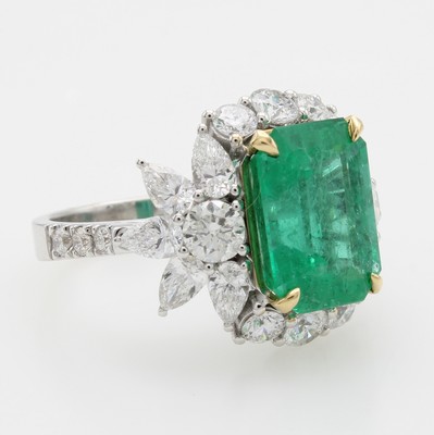 26950926a - Ring mit Smaragd, Brillanten und Diamanten, WG 750/000, achteck. Smaragd von sehr ...