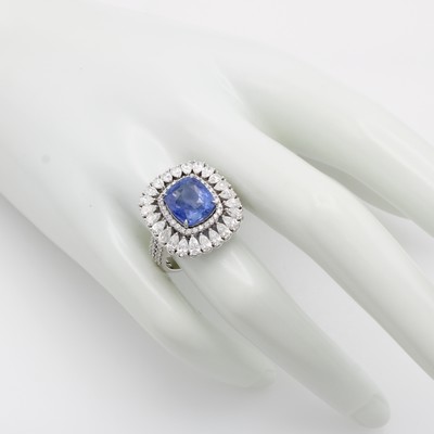 26950927c - Ring mit Ceylon-Saphir, Diamanten und Brillanten, WG 750/000, Saphir im Cushion- Cut ...
