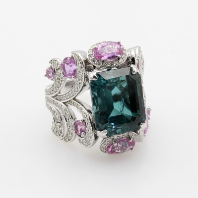 26950928a - Ausgefallener Ring mit Turmalin, Saphiren und Brillanten WG 750/000, Ringschultern in ...