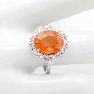 26951190a - Ring mit Granat und Brillanten, WG 750/000, ovaler, fac. Spessartin-Granat 5.79 ct ...