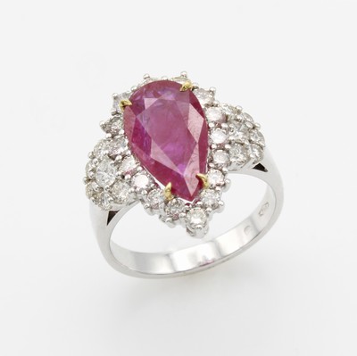 Image Ring mit Rubin und Brillanten, WG 750/000, Rubintropfen ca. 3.73 ct in GG Krappenfassung ...