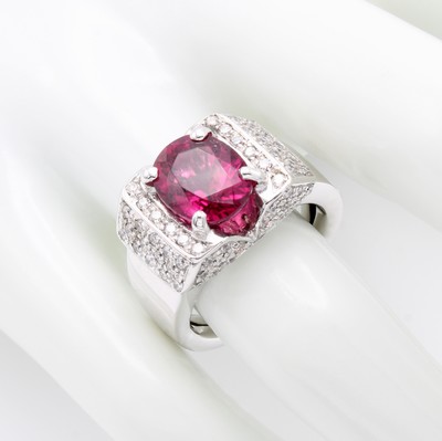 26951295a - Ring mit Turmalin und Brillanten, WG 750/000, eckiger Ringkopf mit eingesetztem, pinkf. ...