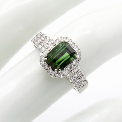 26951393a - Ring mit Turmalin und Brillanten, WG 750/000, achteck., grüner Turmalin ca. 2.05 ...