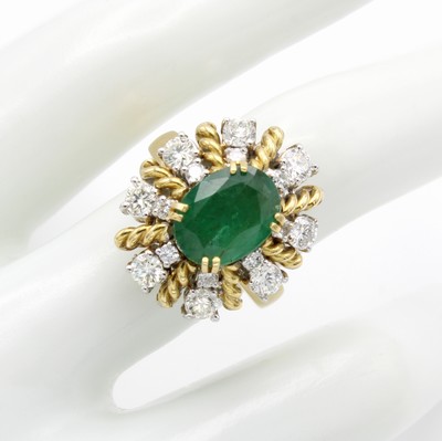 26951398a - Ring mit Smaragd und Brillanten, GG 750/000,ovaler, fac. Smaragd ca. 2.64 ct, ...