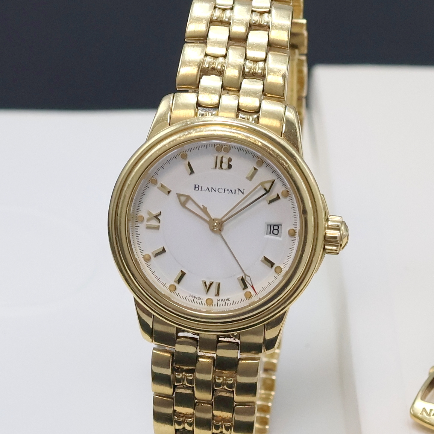 Detail a: BLANCPAIN Leman Damenarmbanduhr in GG 750/000 Referenz 2102, Schweiz um 1995, Automatik, Geh. m. gestufter Lünette, Boden u. Krone verschr., ...