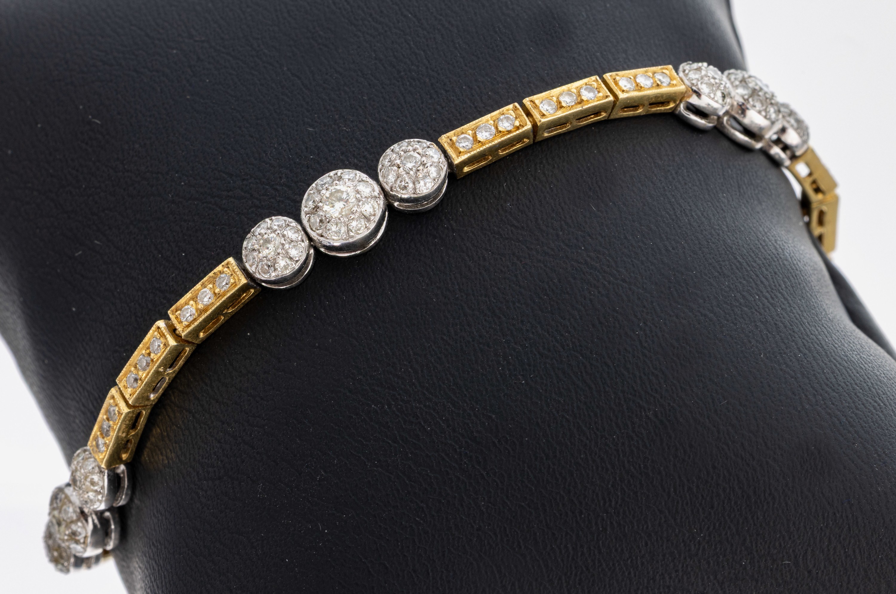 18 kt Gold Brillant-Armband, GG/WG 750/000,180 Brillanten zus. ca. 1.70 ct Weiß/si, L. ca. 18.5 cm, Kastenschloss mit Sicherheits- acht, ca. 14.8 g