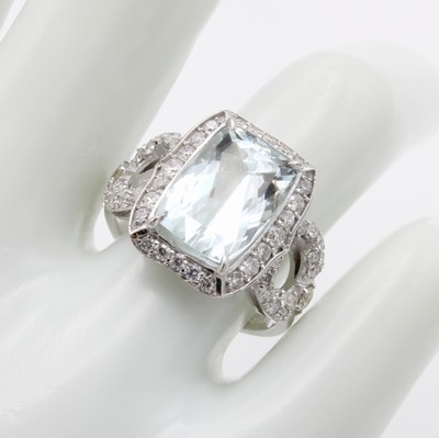 Image Ring mit Aquamarin und Brillanten, WG 585/000, fac. Aquamarin ca. 4.80 ct, Brill. zus. ...