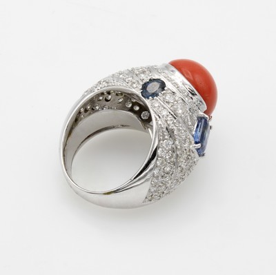 26951406b - Ring mit Koralle, Saphiren und Brillanten, WG 585/000, bauchiger, hoher Ringkopf, ...