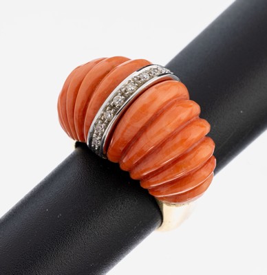 Image 18 kt Gold Korallen-Diamant-Ring, GG/WG 750/000, schwere qualitätvolle ...