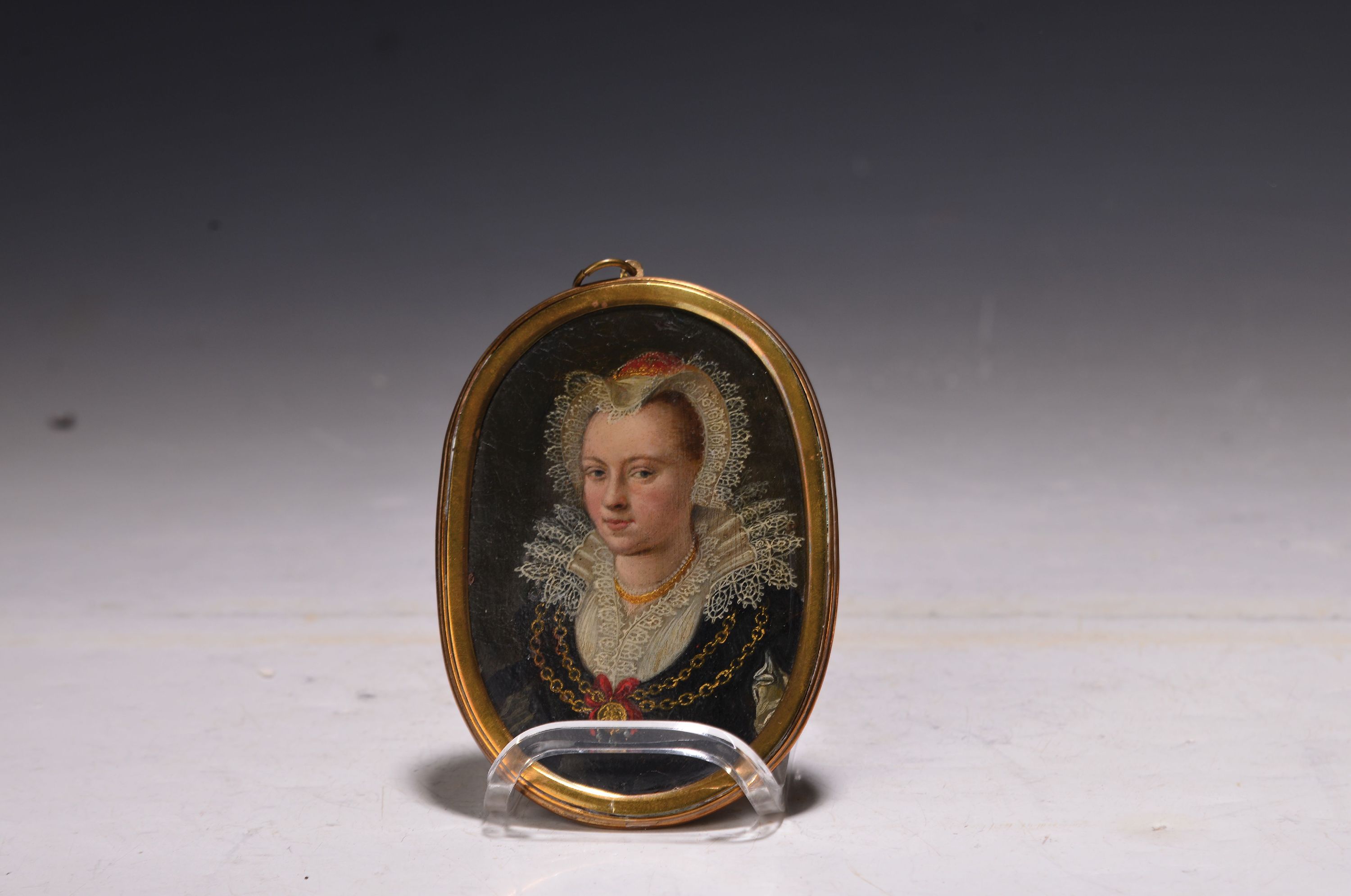Detail a: Miniatur deutsch, 16./17. Jh., Porträt der Kurfürstin Anna von Dänemark, Kurfürstin von Sachsen, 1532 - 1585, auf Kupferplatte gemalt, ...