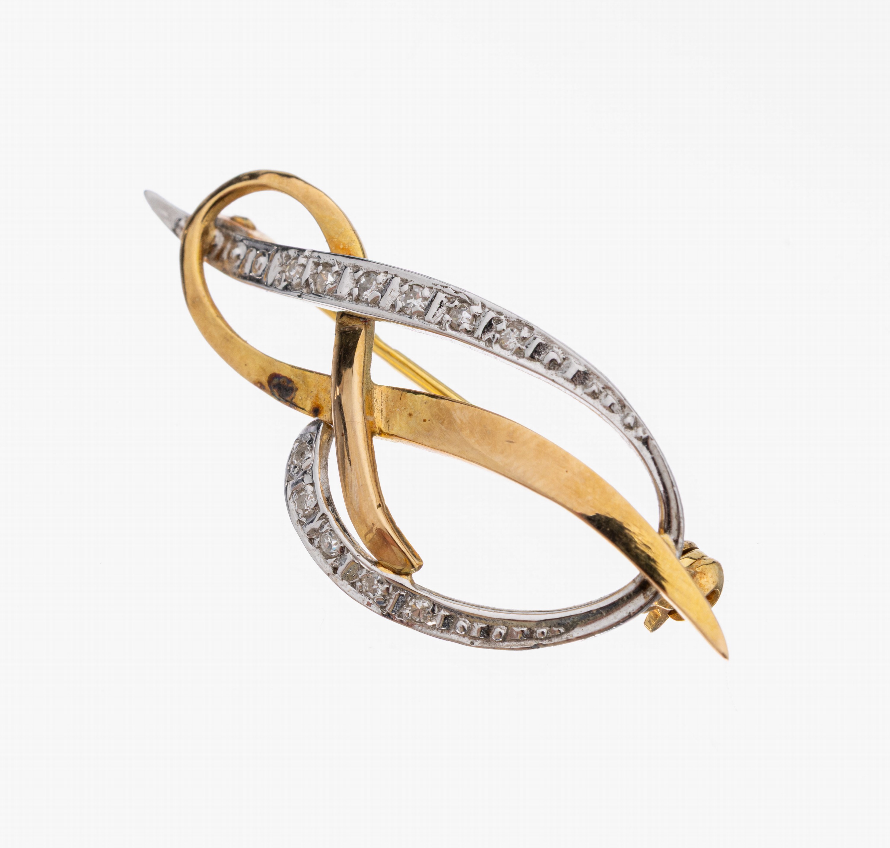 14 kt Gold Diamant-Brosche, GG/WG 585/000, geschwungen, 11 in WG gefasste 8/8-Diamanten zus. ca. 0.05 ct Weiß/si, ca. 3.6 x 1.5 cm, ca. 3.1 g