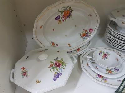 Image 26951557i - coffee- and dinner set, Rosenthal, floral decor, shape Mary and pearl rim, 20 cups Mary ...
