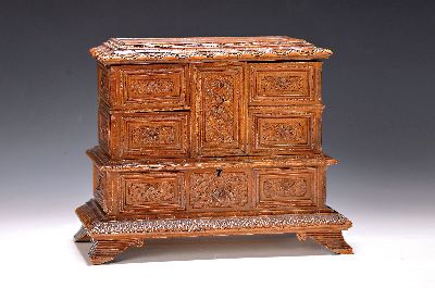 Image 26951559 - Schmuckkästchen in Form eines Schränkchens, um 1900, wohl Buchs, Oberteil ...