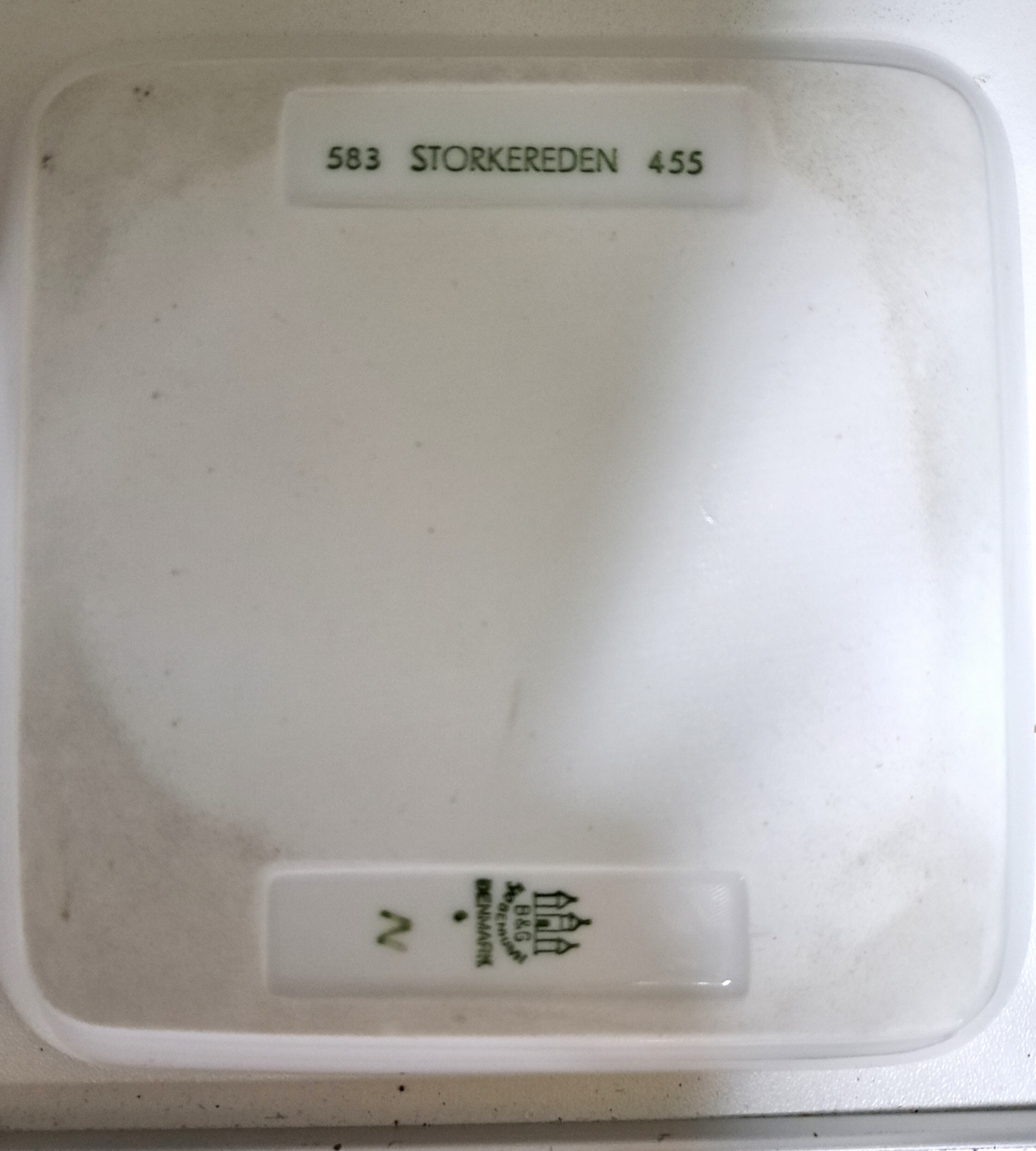 Detail d: 5 Teile Porzellan, Bing & Grondahl Kopenhagen, 20.Jh., 1x Vase, bemalt mit Storchennest, H. ca. 22cm, 1x Vase, bemalt mit Weiden am Wasser, H. ca. ...