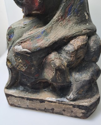 26951678i - Skulptur eines Gelehrten, China, um 1900, Holz geschnitzt, Reste alter bunter Bemalung, ...