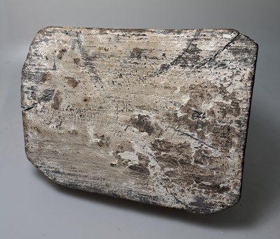 26951678k - Skulptur eines Gelehrten, China, um 1900, Holz geschnitzt, Reste alter bunter Bemalung, ...
