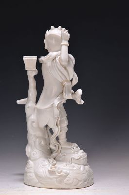 26951679a - Porzellanfigur, China, um 1900, sog. blanc-de-blanc, Darstellung eines Dämon, auf ...