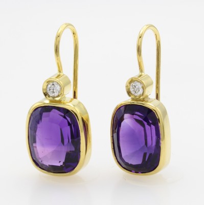 Image Paar Ohrhaken mit Amethysten und Brillanten, GG 585/000, 2 fac. Amethyste von intensiver ...