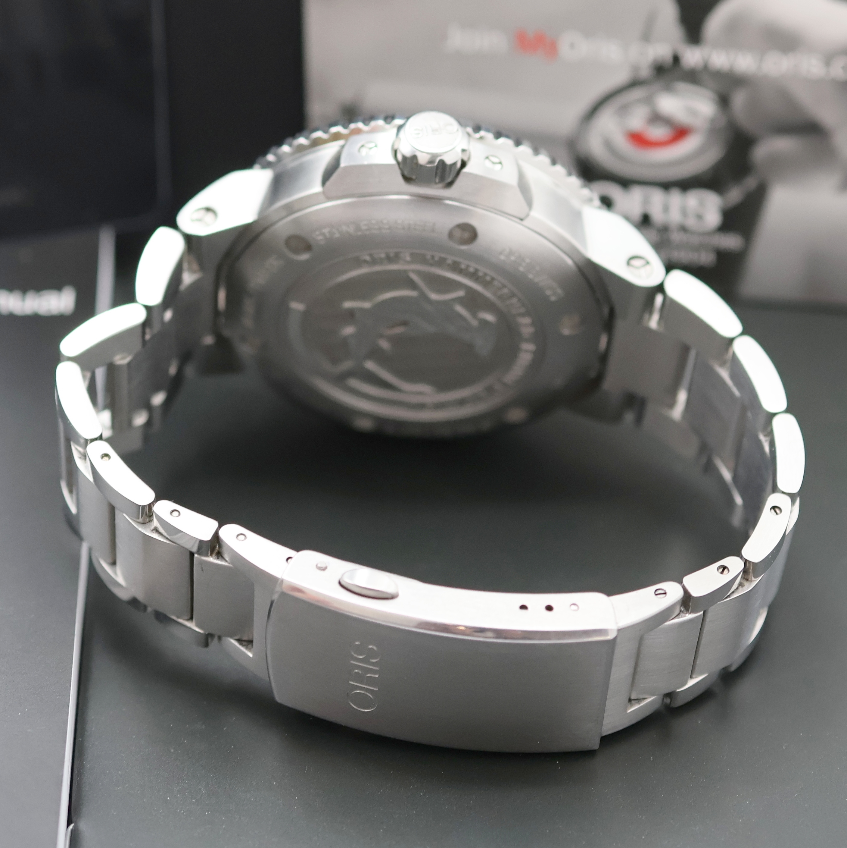 Detail b: ORIS Aquis Hammerhead auf 2.000 Stück limitierte Herrenarmbanduhr in Edelstahl Referenz 01 752 7733, Schweiz verk. lt. beil. Pap. 08/2017, ...