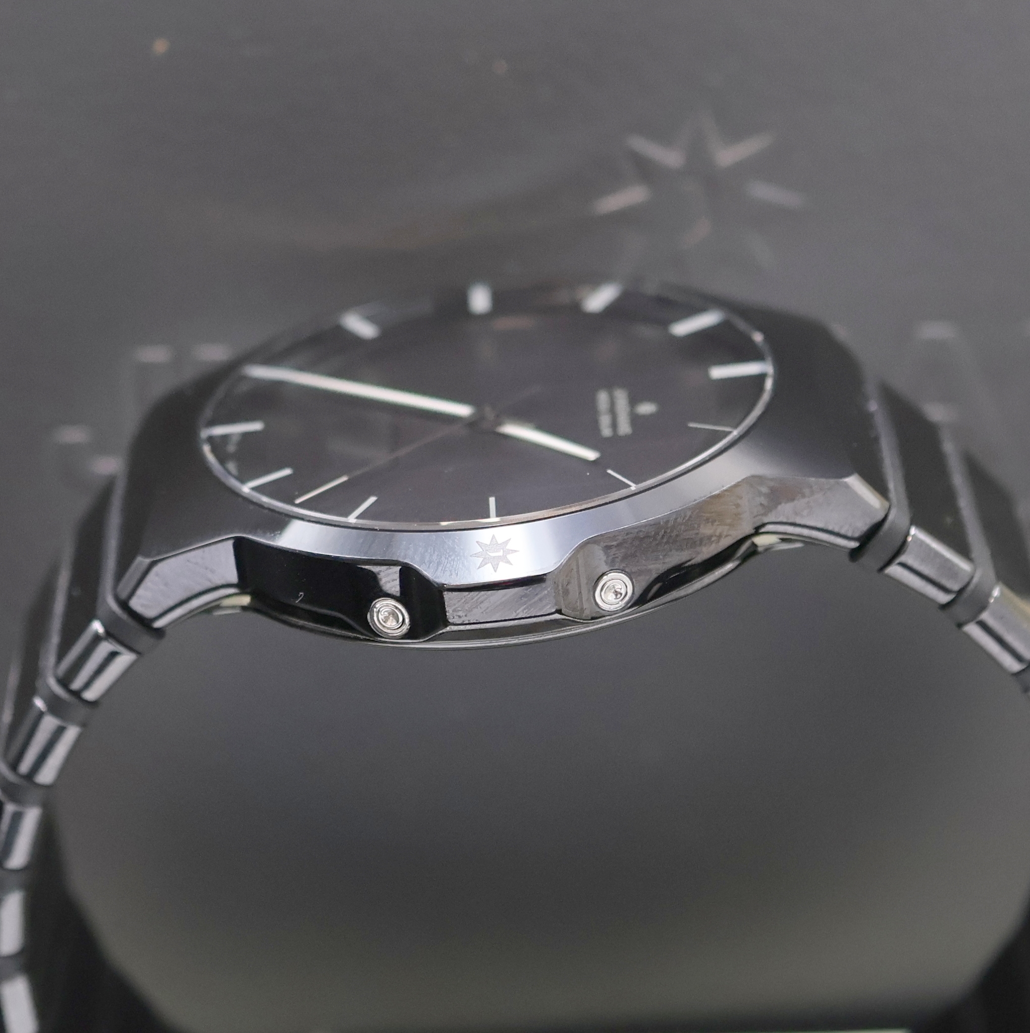 Detail c: JUNGHANS Force Mega Solar Armbanduhr Referenz 018/1133.44, Keramikgeh. inkl. Gliederband m. dopp. Faltschl., Solar-Zifferbl., Anz. v. Std., Min., ...